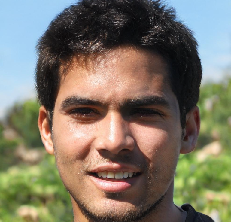 <em>Camilo Roja (25 años)</em>