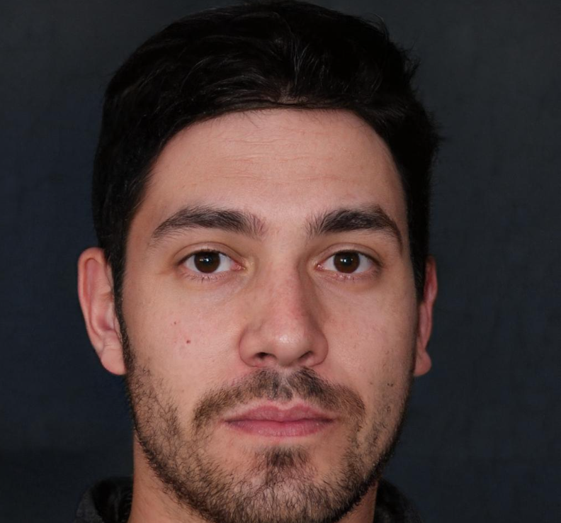 <em>Adrian Gómez ( 35 años)</em>
