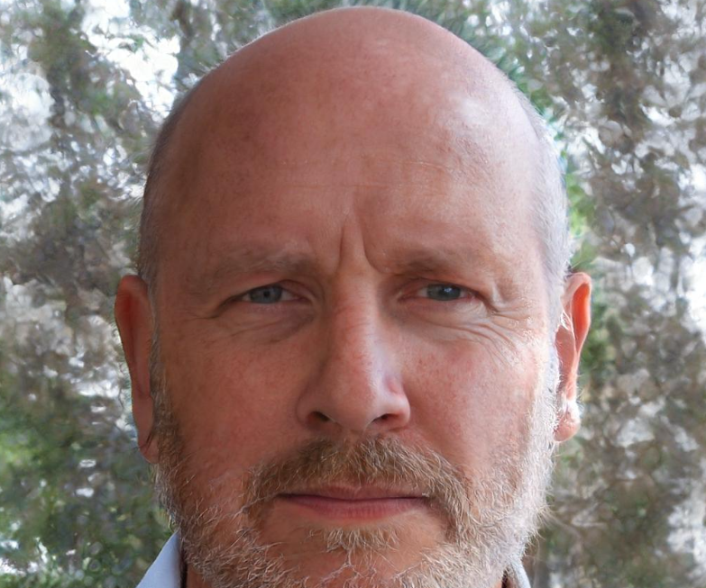<em>Angel Guzmán ( 59 años)</em>