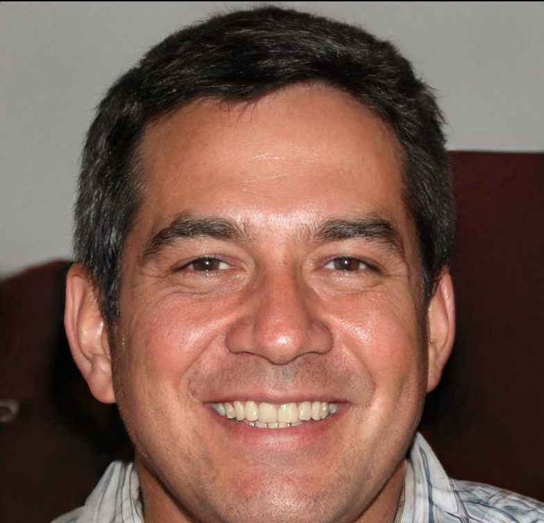 <em>Miguel Cubides (50 años) </em>