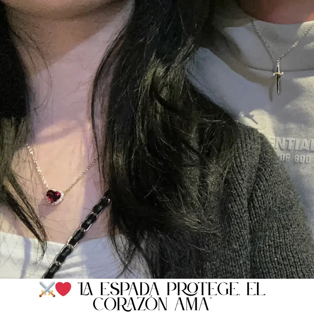 COLLAR CORAZÓN ESPADA💖. Elegancia, estilo y significado. Incluye caja de presentación 🎀