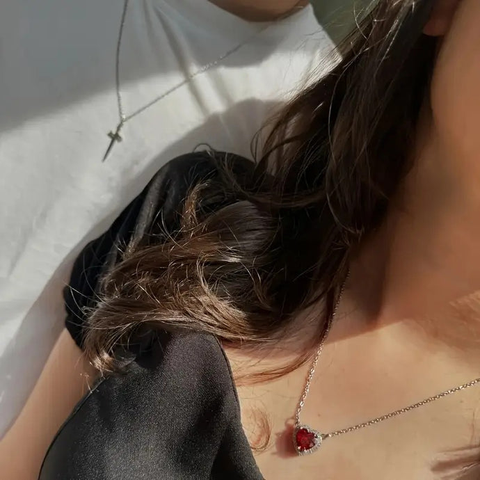 COLLAR CORAZÓN ESPADA💖. Elegancia, estilo y significado. Incluye caja de presentación 🎀