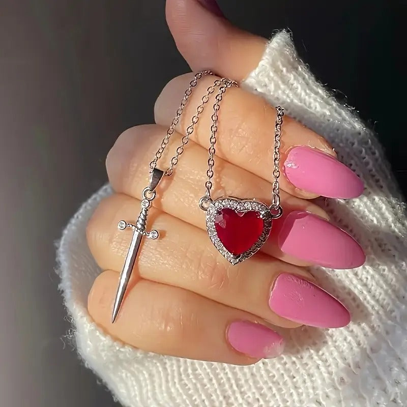 COLLAR CORAZÓN ESPADA💖. Elegancia, estilo y significado. Incluye caja de presentación 🎀